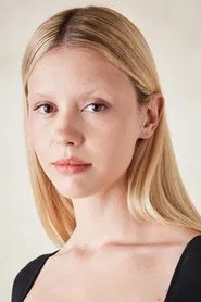 Mia Goth, photo 3