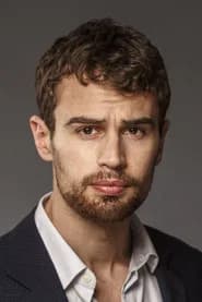 Theo James, photo 4