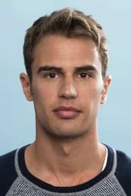 Theo James, photo 6