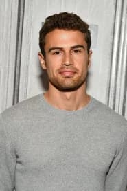 Theo James, photo 3